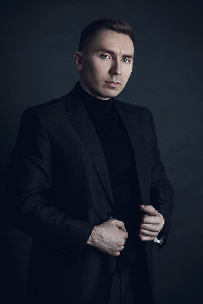 Рассказываем, сколько машин и агентов спецслужб пострадало во время съемки фотоистории Вадима Аксёнова про девушку-киборга. Спойлер: ни одного.