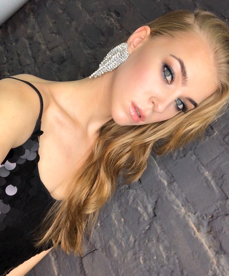 Представляем вам Анну Гунченко — первую претендентку на статус самой стройной и накачанной «Девушки декабря»