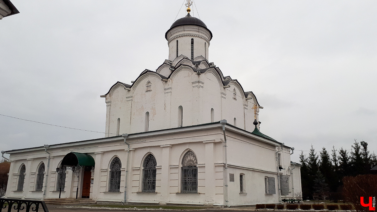 Доктор исторических наук Константин Аверьянов провел лекцию в “Палатах”. Выступление посвятил тайнам Свято-Успенского Княгининого женского монастыря