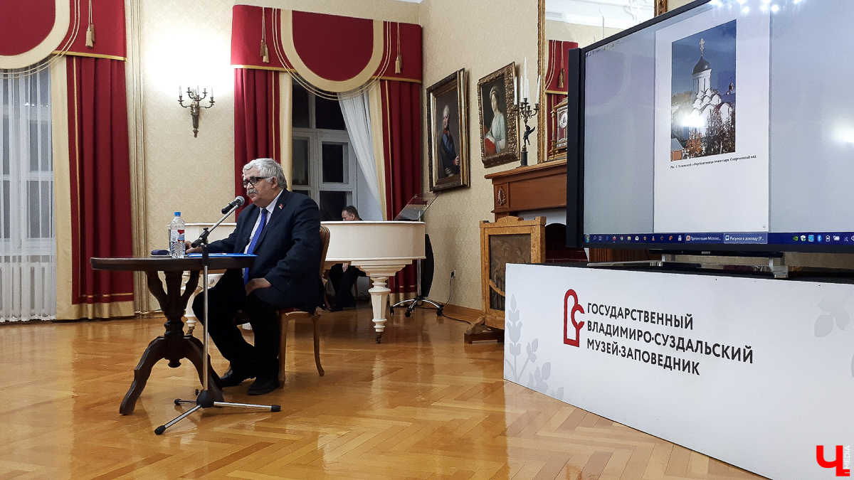 Доктор исторических наук Константин Аверьянов провел лекцию в “Палатах”. Выступление посвятил тайнам Свято-Успенского Княгининого женского монастыря