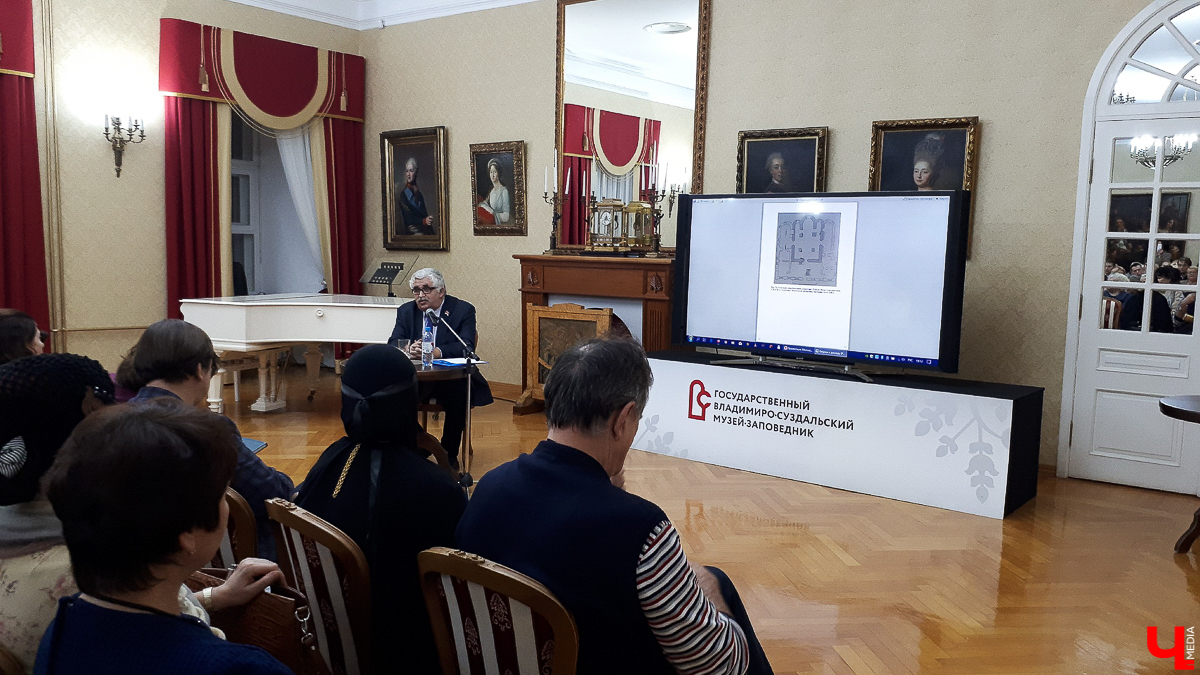 Доктор исторических наук Константин Аверьянов провел лекцию в “Палатах”. Выступление посвятил тайнам Свято-Успенского Княгининого женского монастыря