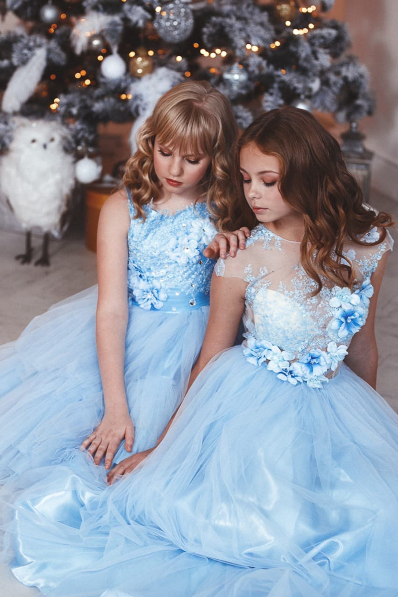 За три года владимирский дизайнер детской одежды Наталья Рязанова успела стать лауреатом Национальной премии в области индустрии моды в номинации «Лучшая праздничная коллекция 2019 года». Детки в ее нарядахе блестяще выступили на Moscow fashion week, а также на показе у Вячеслава Зайцева