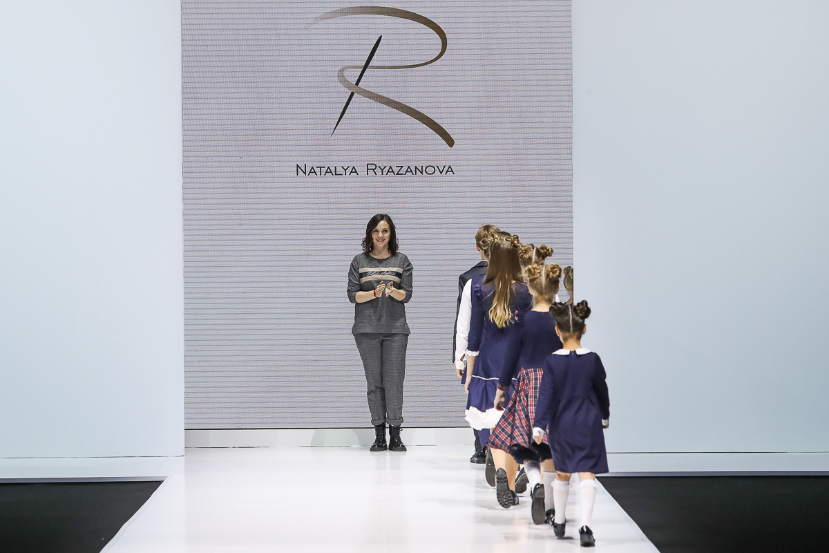 За три года владимирский дизайнер детской одежды Наталья Рязанова успела стать лауреатом Национальной премии в области индустрии моды в номинации «Лучшая праздничная коллекция 2019 года». Детки в ее нарядахе блестяще выступили на Moscow fashion week, а также на показе у Вячеслава Зайцева