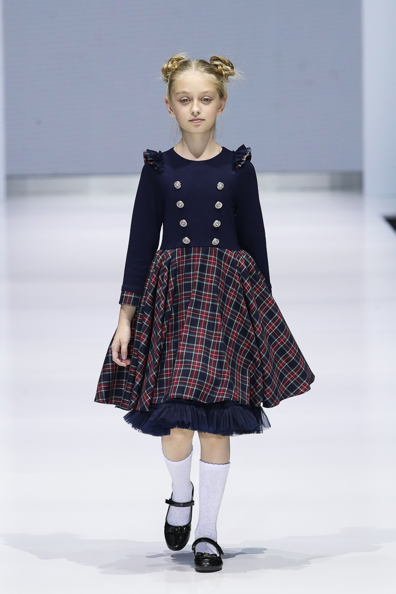 За три года владимирский дизайнер детской одежды Наталья Рязанова успела стать лауреатом Национальной премии в области индустрии моды в номинации «Лучшая праздничная коллекция 2019 года». Детки в ее нарядахе блестяще выступили на Moscow fashion week, а также на показе у Вячеслава Зайцева