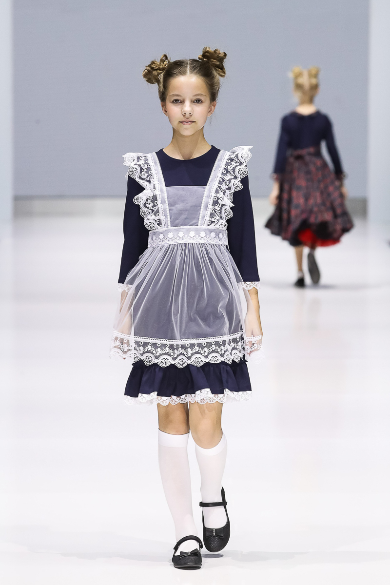 За три года владимирский дизайнер детской одежды Наталья Рязанова успела стать лауреатом Национальной премии в области индустрии моды в номинации «Лучшая праздничная коллекция 2019 года». Детки в ее нарядахе блестяще выступили на Moscow fashion week, а также на показе у Вячеслава Зайцева