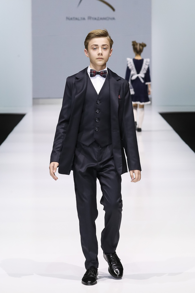 За три года владимирский дизайнер детской одежды Наталья Рязанова успела стать лауреатом Национальной премии в области индустрии моды в номинации «Лучшая праздничная коллекция 2019 года». Детки в ее нарядахе блестяще выступили на Moscow fashion week, а также на показе у Вячеслава Зайцева