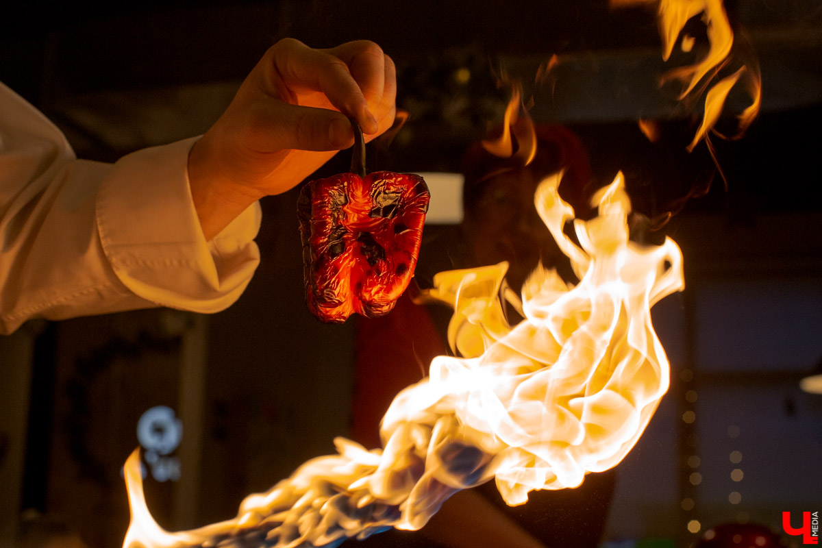 Лариса Семина и Дмитрий Орловский приготовили сембургер на кухне студии Roulet