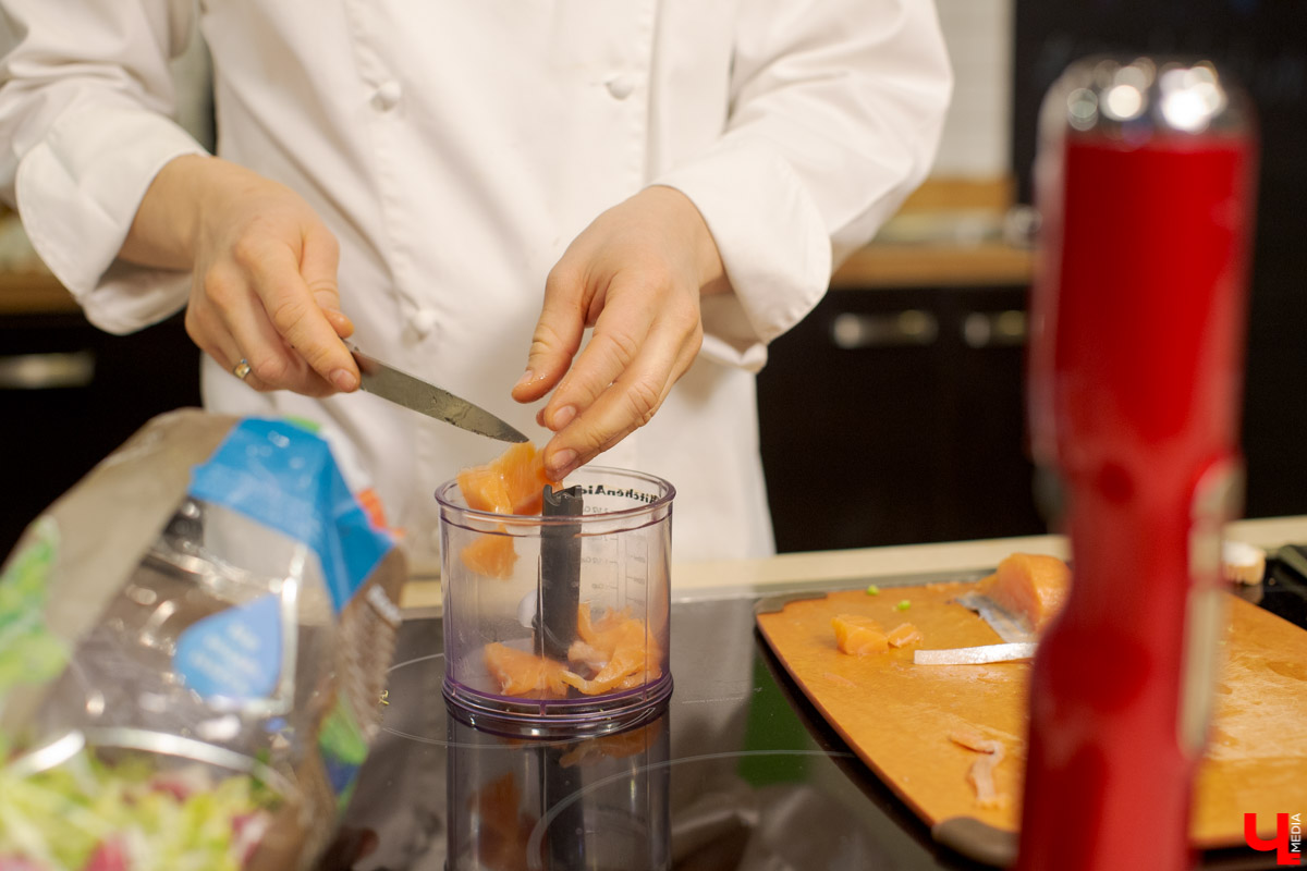 Лариса Семина и Дмитрий Орловский приготовили сембургер на кухне студии Roulet