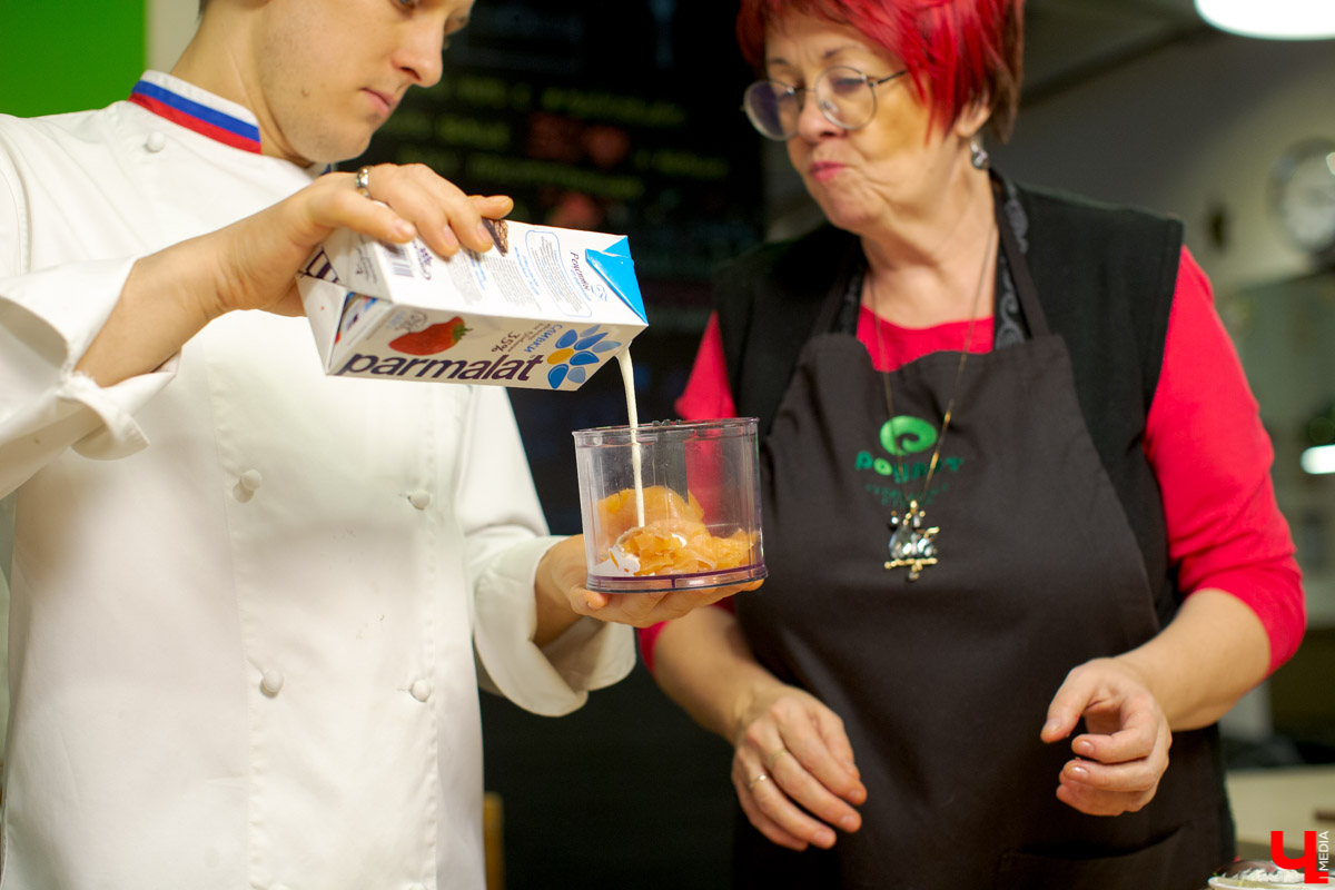 Лариса Семина и Дмитрий Орловский приготовили сембургер на кухне студии Roulet