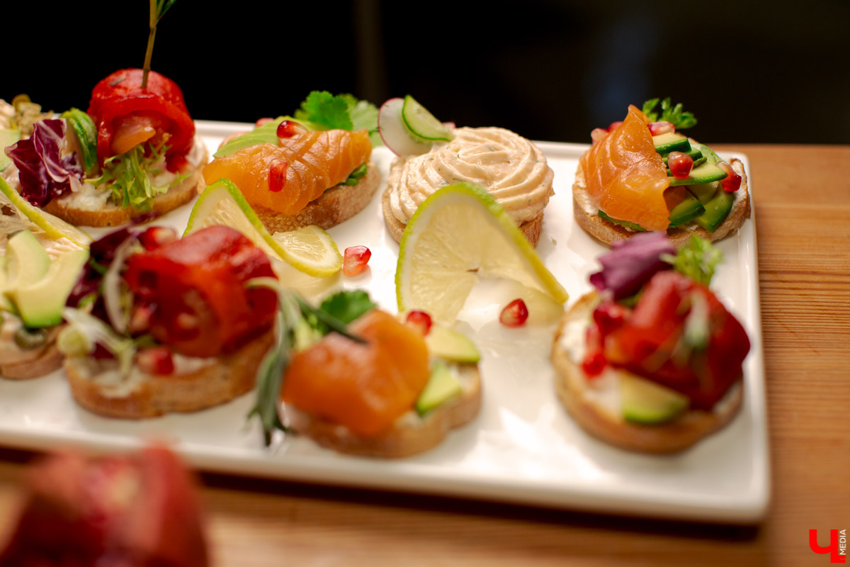 Лариса Семина и Дмитрий Орловский приготовили сембургер на кухне студии Roulet