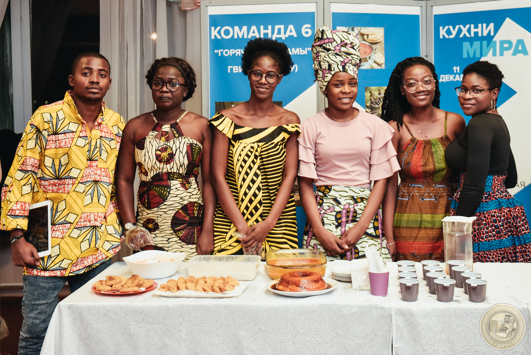 В рамках межрегионального форума «Международная мозаика» в ВлГу состоялся фестиваль национальных ресторанов «Кухни Мира», где 11 команд угощали традиционной едой и напитками из своих стран