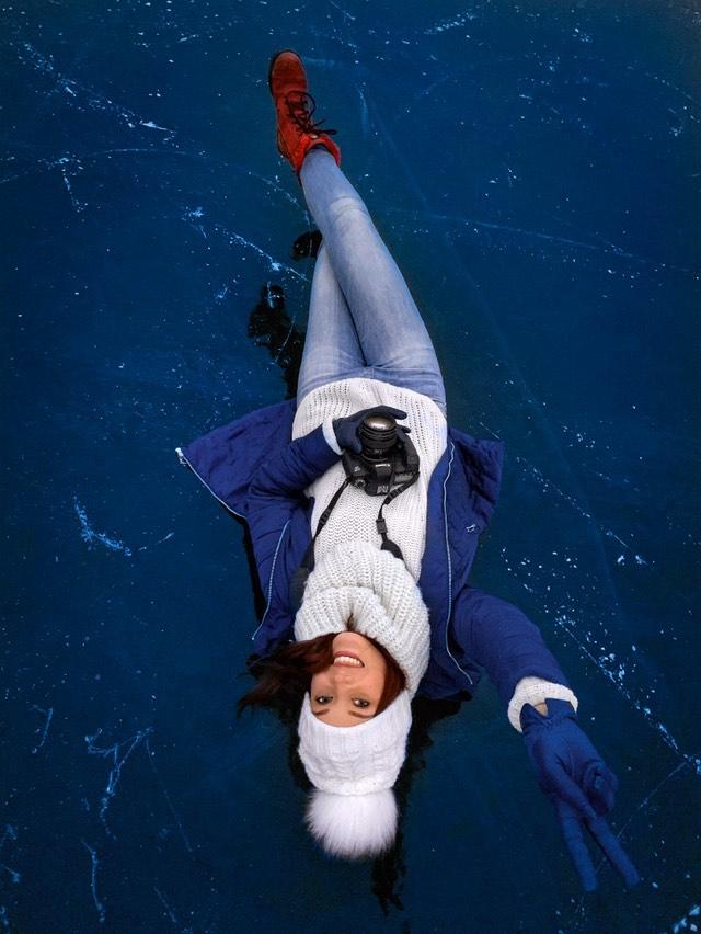 Первый лед, не припорошенный снегом, - явление если не уникальное, то достаточно редкое. Такое не каждую зиму можно застать. А владимирцы успели, да еще и фотографии красивые сделали