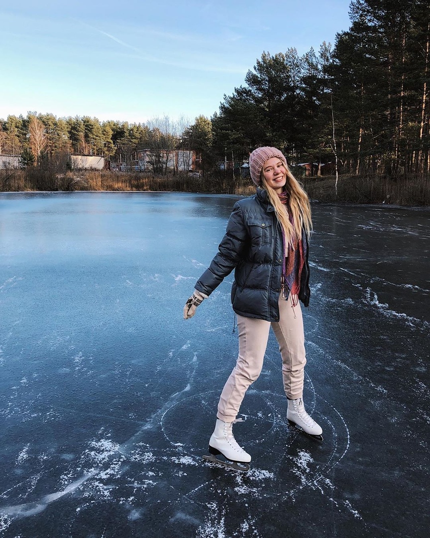 Первый лед, не припорошенный снегом, - явление если не уникальное, то достаточно редкое. Такое не каждую зиму можно застать. А владимирцы успели, да еще и фотографии красивые сделали