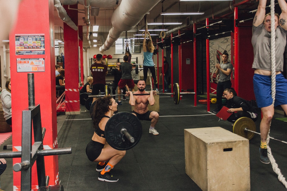 Объясняем, в чем разница между кроссфитом и функциональным многоборьем, - полезно. Рассказываем о соревнованиях для самых выносливых и сильных - красиво