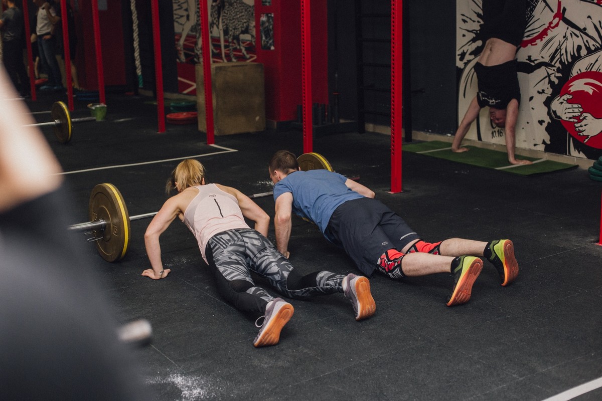 Объясняем, в чем разница между кроссфитом и функциональным многоборьем, - полезно. Рассказываем о соревнованиях для самых выносливых и сильных - красиво