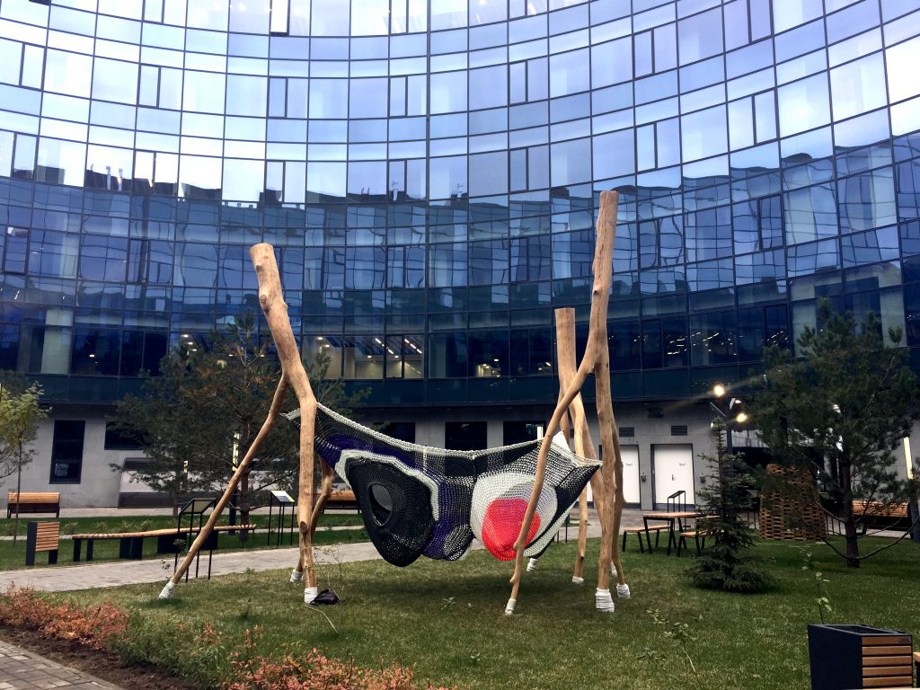 Сообщество «Владимир будущего» устроило новое обсуждение. На этот раз детских площадок. Приглашенным спикером была Мария Помелова, архитектор и основательница бюро «Чехарда»