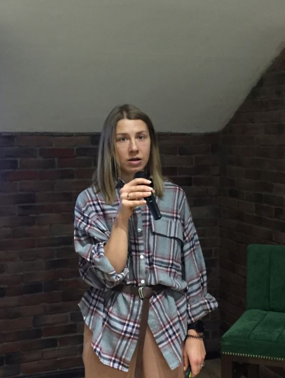 Сообщество «Владимир будущего» устроило новое обсуждение. На этот раз детских площадок. Приглашенным спикером была Мария Помелова, архитектор и основательница бюро «Чехарда»