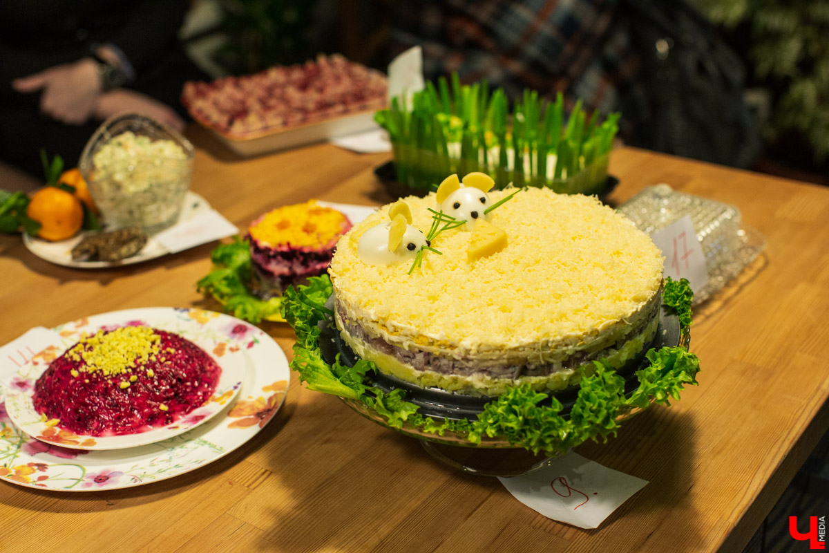 15 декабря Константин Ивлев во второй раз выбрал во Владимире лучший новогодний салат. Победительница конкурса получила 50 000 рублей