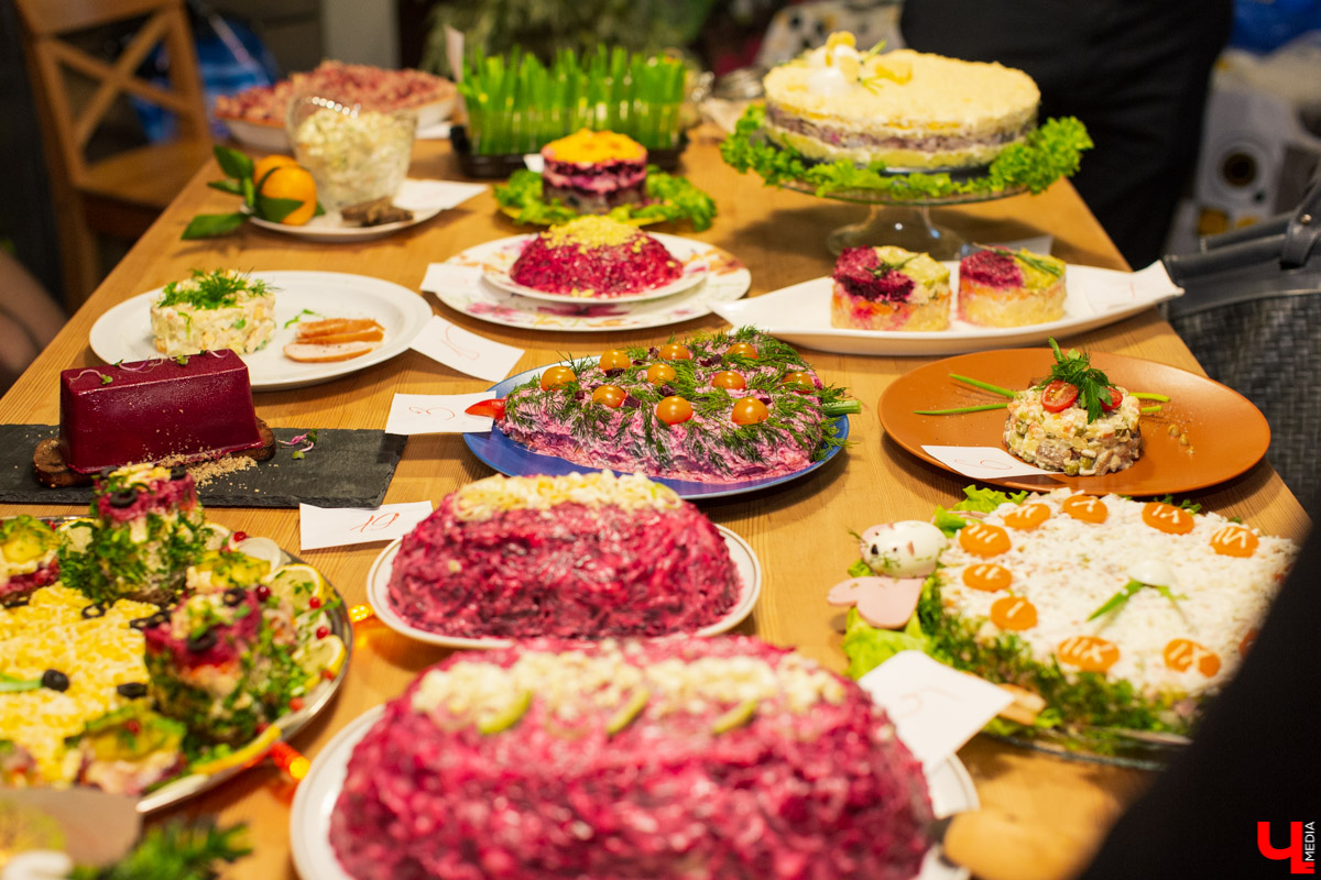 15 декабря Константин Ивлев во второй раз выбрал во Владимире лучший новогодний салат. Победительница конкурса получила 50 000 рублей