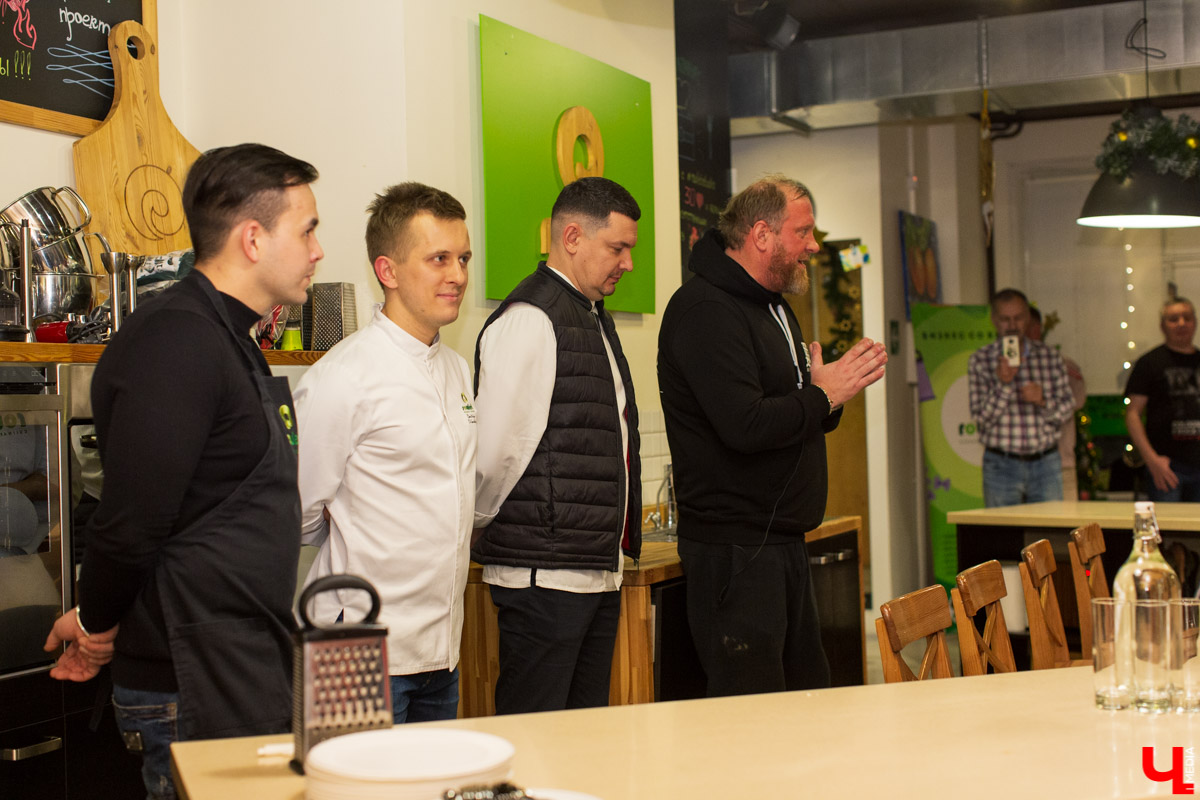 15 декабря Константин Ивлев во второй раз выбрал во Владимире лучший новогодний салат. Победительница конкурса получила 50 000 рублей