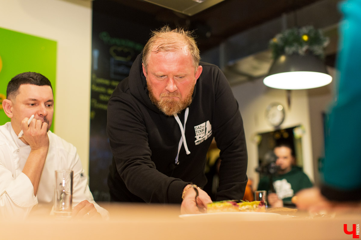 15 декабря Константин Ивлев во второй раз выбрал во Владимире лучший новогодний салат. Победительница конкурса получила 50 000 рублей