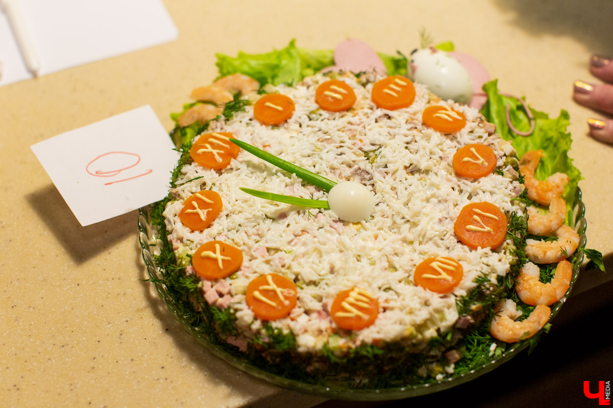 15 декабря Константин Ивлев во второй раз выбрал во Владимире лучший новогодний салат. Победительница конкурса получила 50 000 рублей