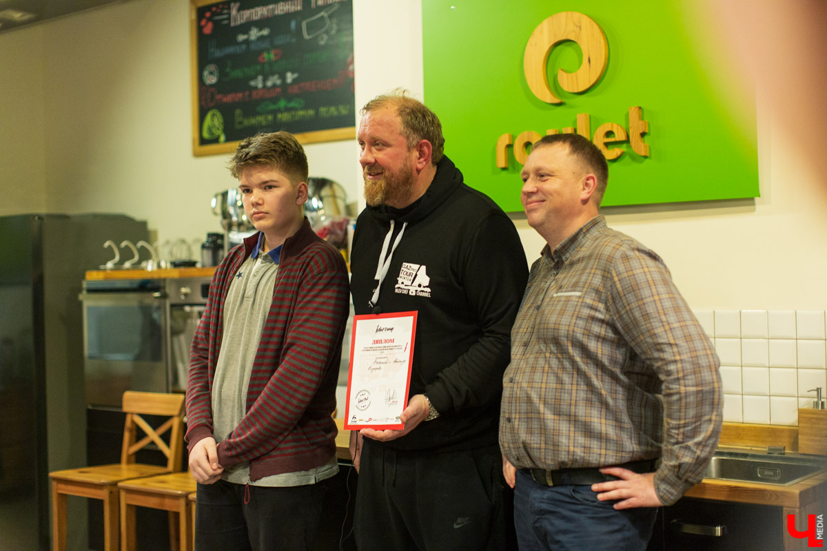 15 декабря Константин Ивлев во второй раз выбрал во Владимире лучший новогодний салат. Победительница конкурса получила 50 000 рублей