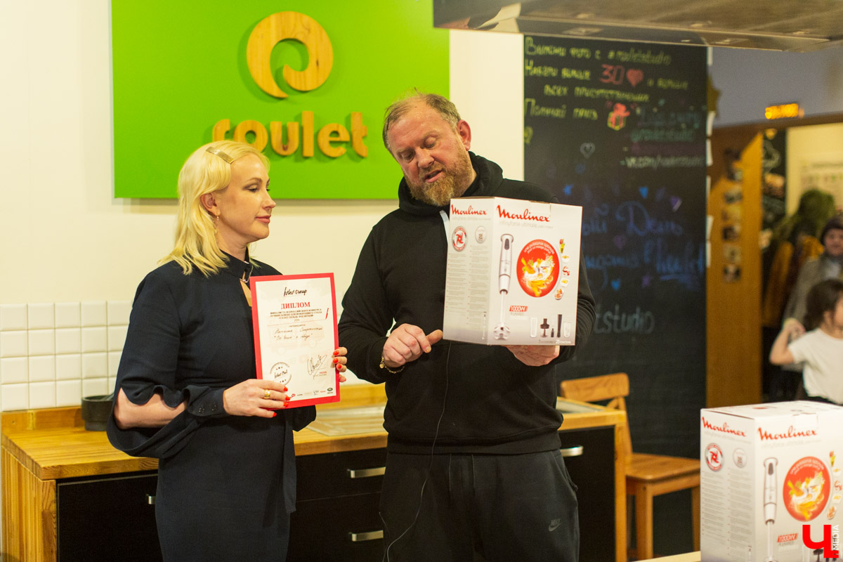 15 декабря Константин Ивлев во второй раз выбрал во Владимире лучший новогодний салат. Победительница конкурса получила 50 000 рублей