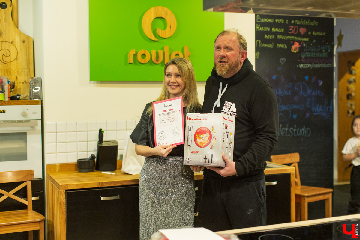 15 декабря Константин Ивлев во второй раз выбрал во Владимире лучший новогодний салат. Победительница конкурса получила 50 000 рублей