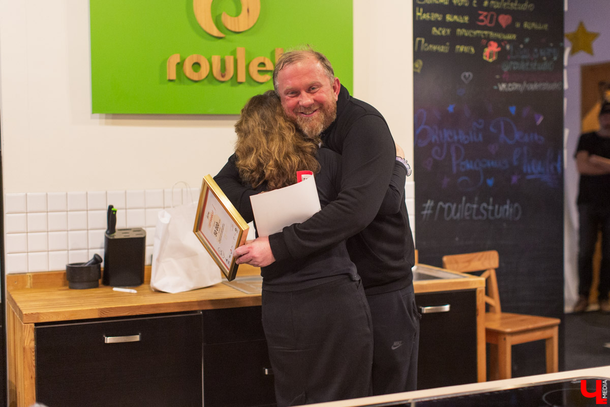 15 декабря Константин Ивлев во второй раз выбрал во Владимире лучший новогодний салат. Победительница конкурса получила 50 000 рублей