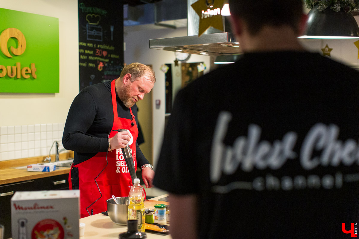 15 декабря Константин Ивлев во второй раз выбрал во Владимире лучший новогодний салат. Победительница конкурса получила 50 000 рублей