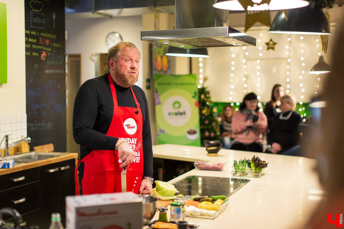 15 декабря Константин Ивлев во второй раз выбрал во Владимире лучший новогодний салат. Победительница конкурса получила 50 000 рублей