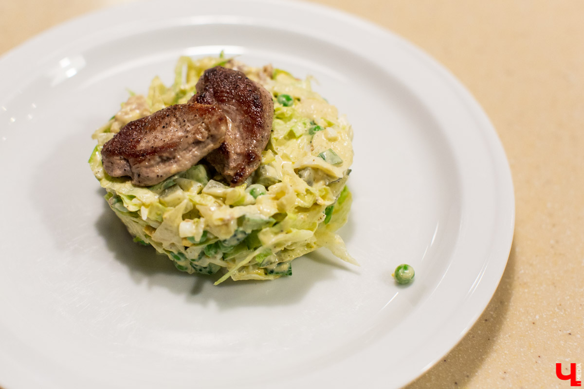 15 декабря Константин Ивлев во второй раз выбрал во Владимире лучший новогодний салат. Победительница конкурса получила 50 000 рублей