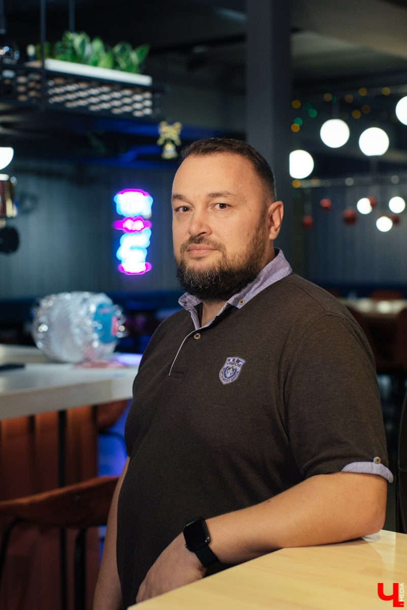 Здесь авторский не только дизайн помещения, но и каждое блюдо. Любителям красивых фотографий еды в «Инстаграме» к прочтению обязательно!