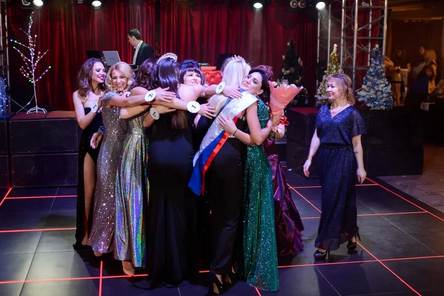 13 декабря в Коврове прошел финал областного конкурса красоты «Миссис Владимирская земля» для замужних дам с детьми и женщин, добившихся профессиональных успехов. Его победительницы уже получили приглашения на другие известные конкурсы, где будут представлять родной город