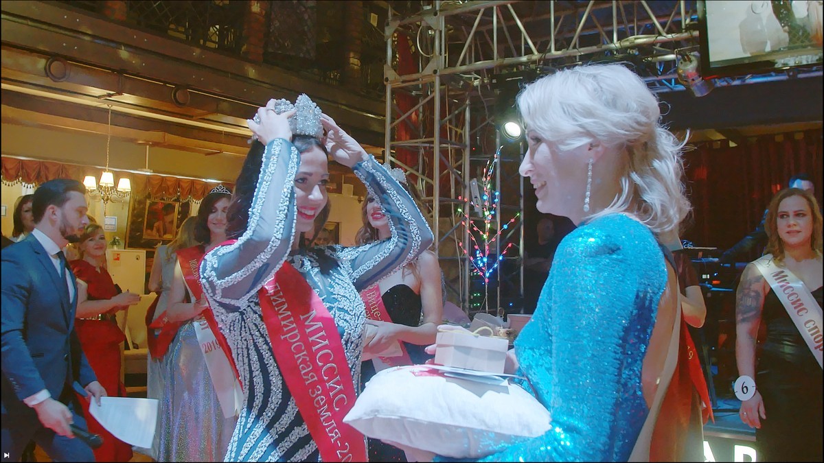 13 декабря в Коврове прошел финал областного конкурса красоты «Миссис Владимирская земля» для замужних дам с детьми и женщин, добившихся профессиональных успехов. Его победительницы уже получили приглашения на другие известные конкурсы, где будут представлять родной город