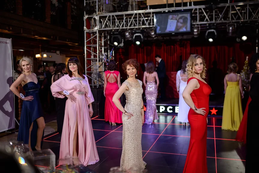 13 декабря в Коврове прошел финал областного конкурса красоты «Миссис Владимирская земля» для замужних дам с детьми и женщин, добившихся профессиональных успехов. Его победительницы уже получили приглашения на другие известные конкурсы, где будут представлять родной город