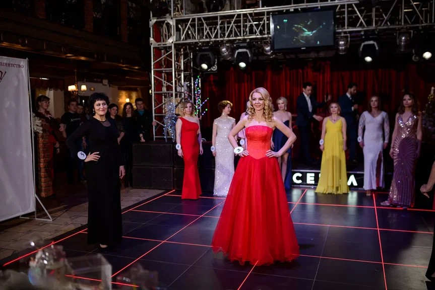 13 декабря в Коврове прошел финал областного конкурса красоты «Миссис Владимирская земля» для замужних дам с детьми и женщин, добившихся профессиональных успехов. Его победительницы уже получили приглашения на другие известные конкурсы, где будут представлять родной город