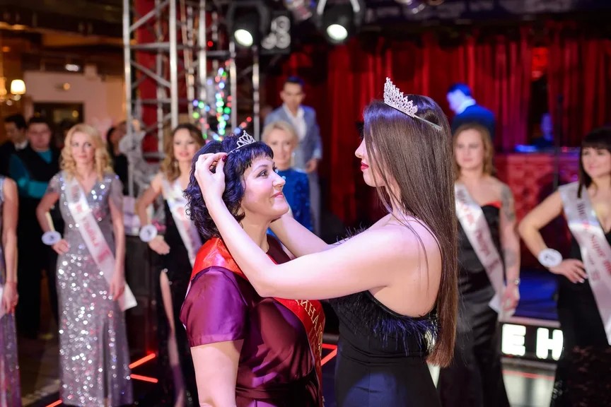 13 декабря в Коврове прошел финал областного конкурса красоты «Миссис Владимирская земля» для замужних дам с детьми и женщин, добившихся профессиональных успехов. Его победительницы уже получили приглашения на другие известные конкурсы, где будут представлять родной город