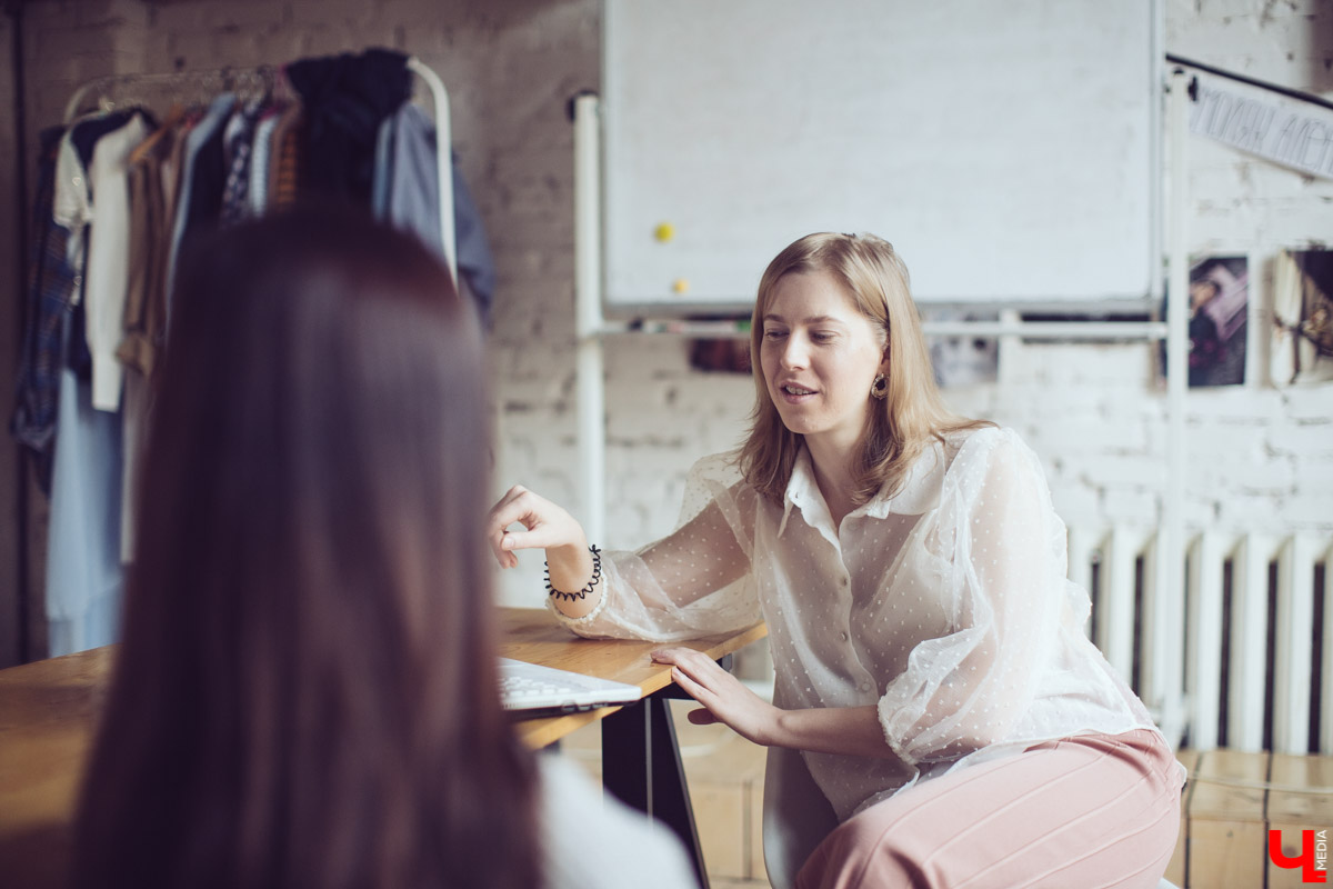 Пару недель назад завершились съемки календаря «Ключ-Медиа 2020», который призван вдохновлять и мотивировать на занятия спортом круглый год. Над проектом трудилась команда Studio People во главе с фотографом Аленой Смоляк, с которой мы и сделали на днях интервью.