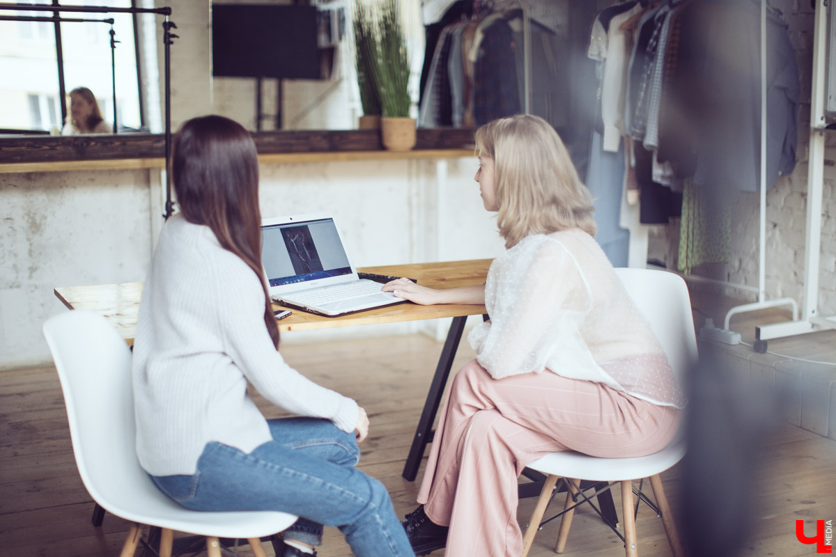 Пару недель назад завершились съемки календаря «Ключ-Медиа 2020», который призван вдохновлять и мотивировать на занятия спортом круглый год. Над проектом трудилась команда Studio People во главе с фотографом Аленой Смоляк, с которой мы и сделали на днях интервью.