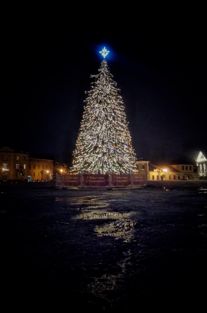 На украшение Владимира к Новому, 2020 году потратили порядка 2,5 миллиона рублей. Что сделали на эти деньги? И как Суздаль смог сэкономить 7 миллионов?