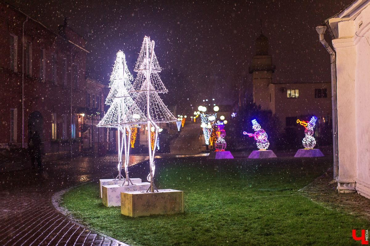 На украшение Владимира к Новому, 2020 году потратили порядка 2,5 миллиона рублей. Что сделали на эти деньги? И как Суздаль смог сэкономить 7 миллионов?