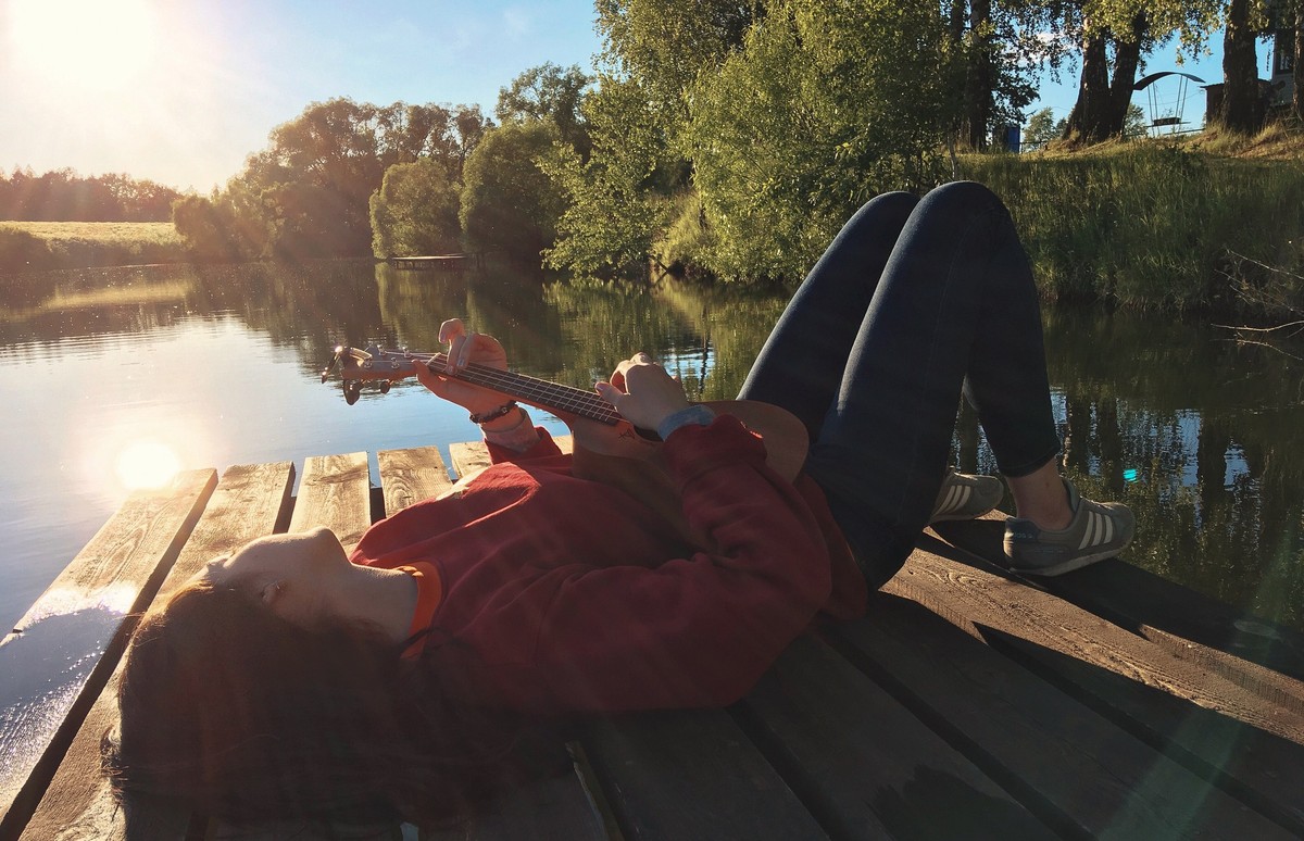 Лена Трофимова журналист, оператор, блогер, а еще композитор и идейный вдохновитель музыкантов местной сцены. Нам она рассказала, как от ютуб-каверов прийти к сочинительству собственной музыки