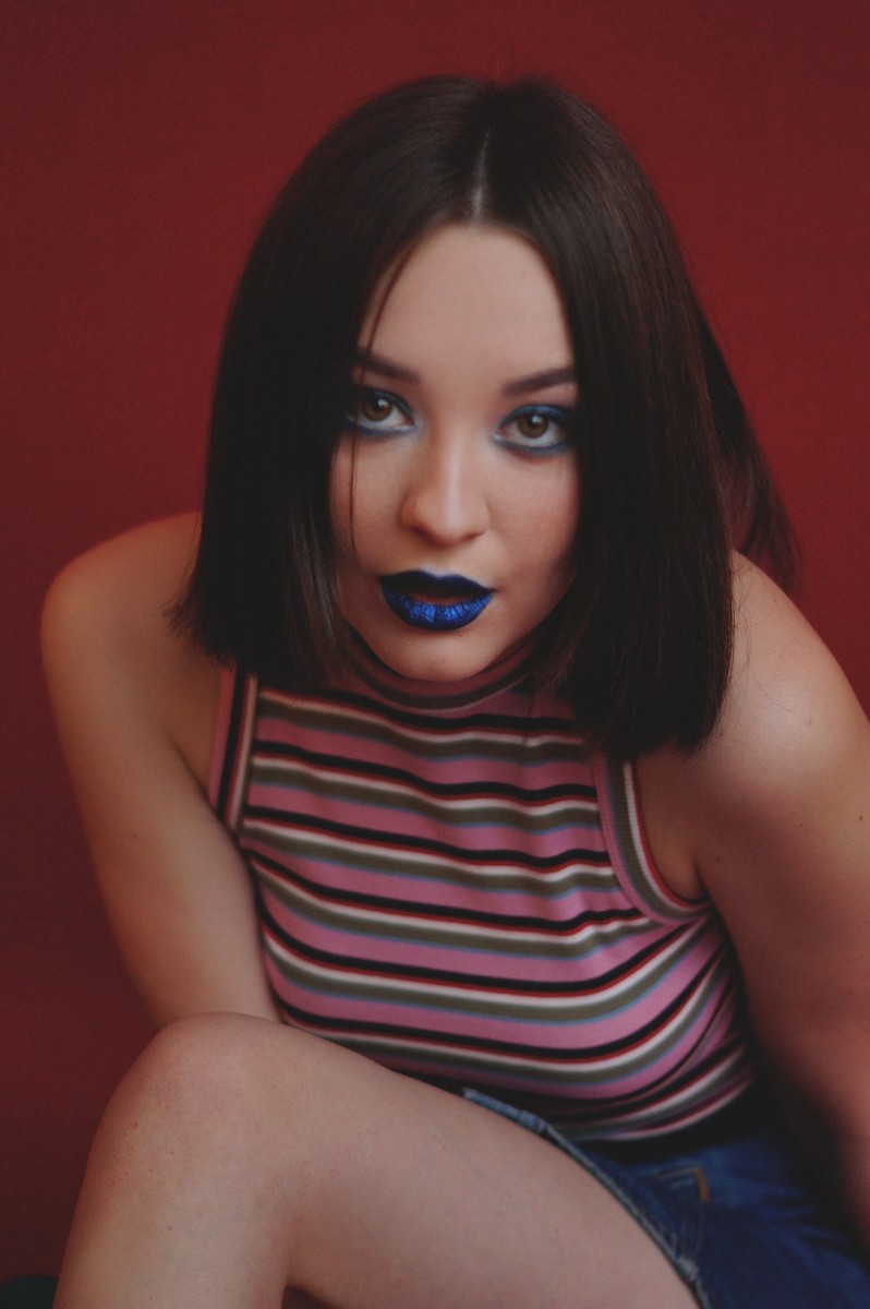 Лена Трофимова журналист, оператор, блогер, а еще композитор и идейный вдохновитель музыкантов местной сцены. Нам она рассказала, как от ютуб-каверов прийти к сочинительству собственной музыки