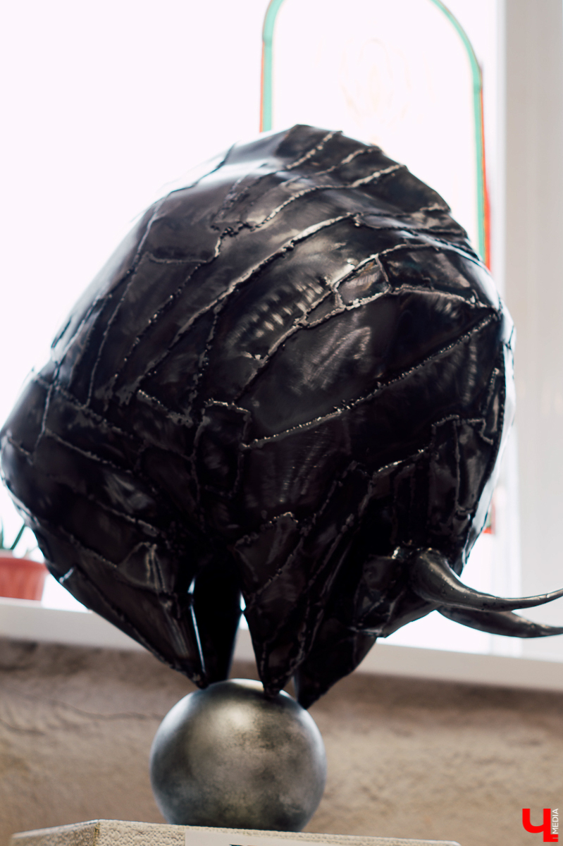 Михаил Блинов работает в необычной технике сварки, но его металлические звери и люди живут мгновением движения. Как это? Читайте в материале