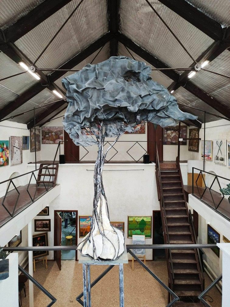 Михаил Блинов работает в необычной технике сварки, но его металлические звери и люди живут мгновением движения. Как это? Читайте в материале