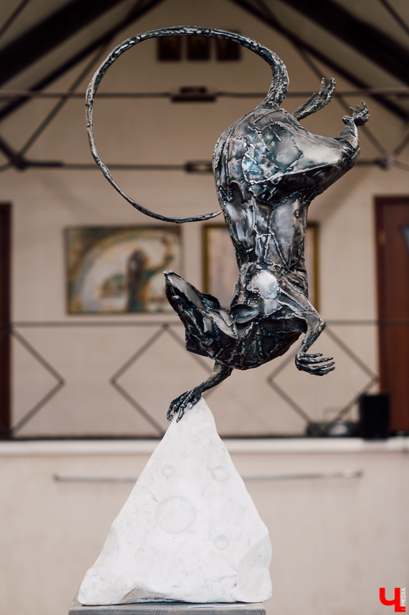 Михаил Блинов работает в необычной технике сварки, но его металлические звери и люди живут мгновением движения. Как это? Читайте в материале