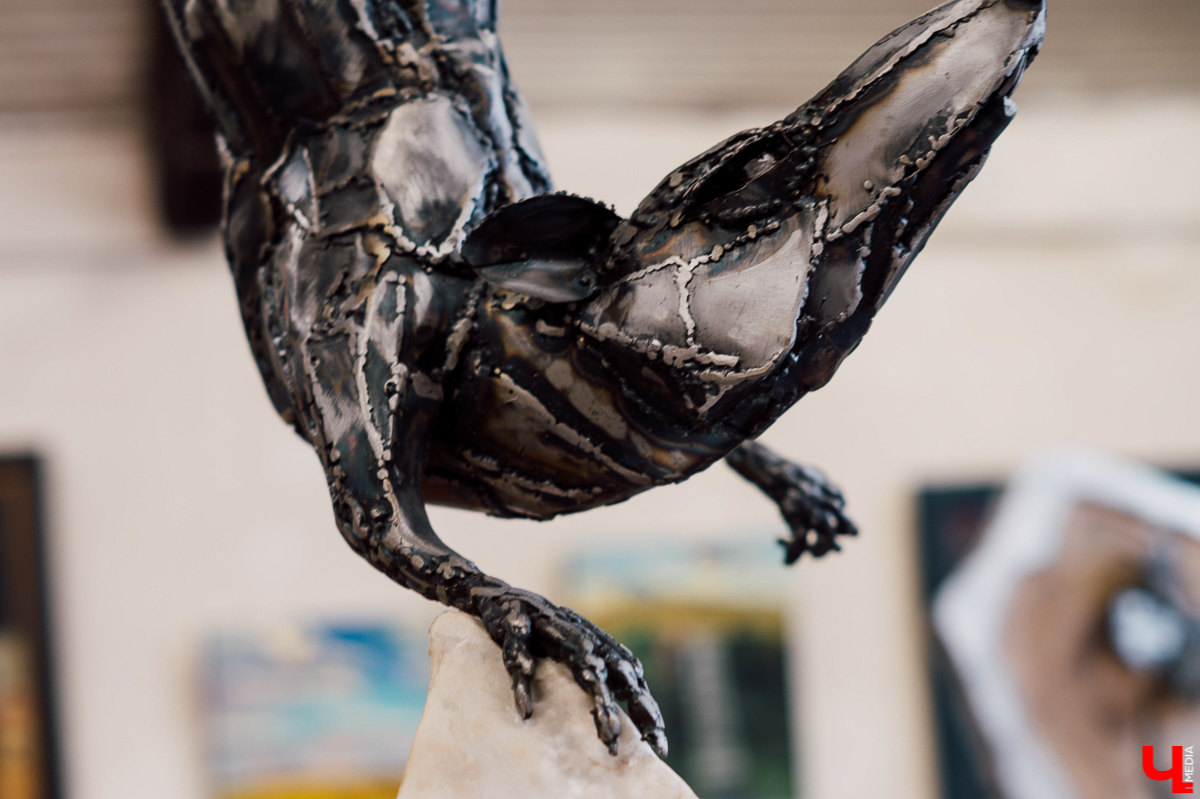 Михаил Блинов работает в необычной технике сварки, но его металлические звери и люди живут мгновением движения. Как это? Читайте в материале