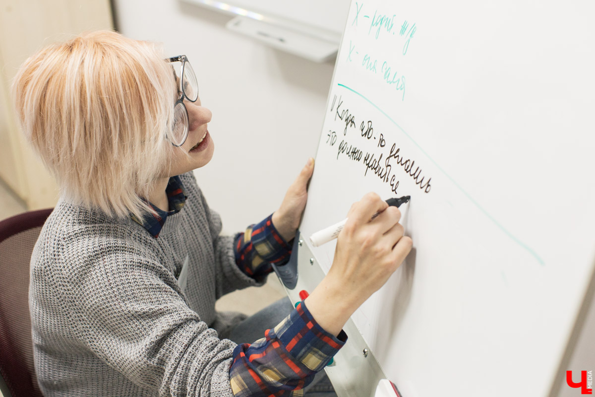 Популярные блогеры научили владимирских школьников естественности, сетевому этикету и созданию качественного контента. И все это проходило в новой региональной школе блогеров и ньюсмейкеров во Владимире